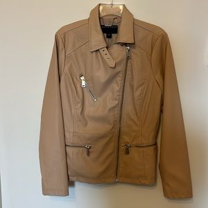 Bernardo Cream/Tan Faux Leather Moto Jacket Women’s Size M -Super Soft! Worn 1x!